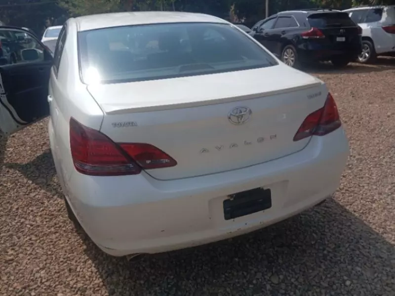 Toyota Avalon   - 2008