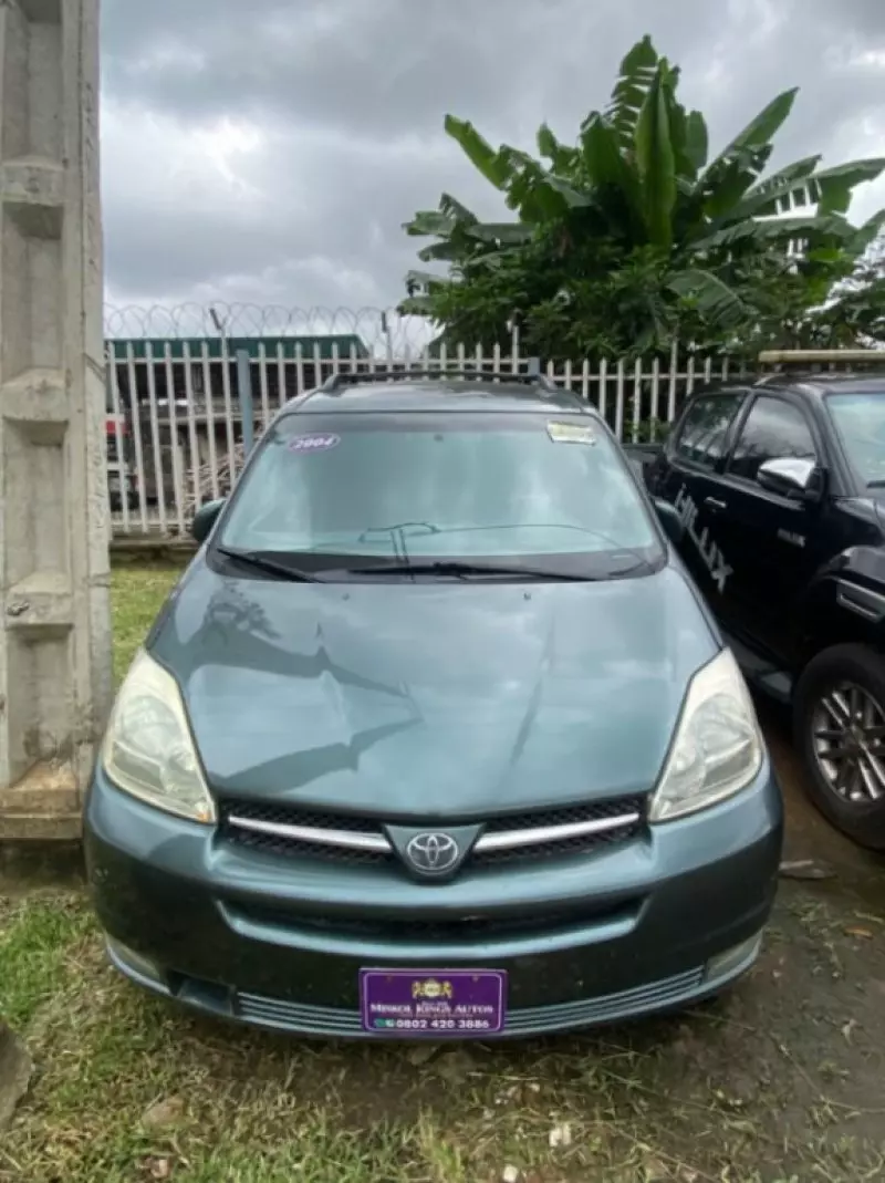 TOYOTA Sienna   - 2004