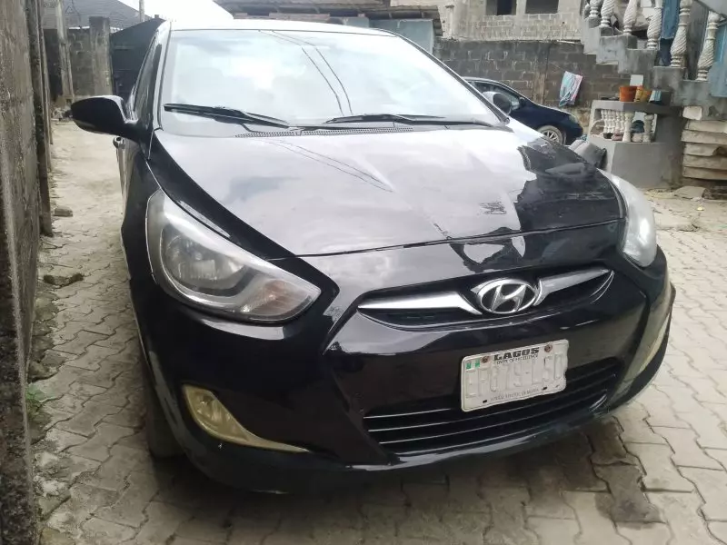 Hyundai Accent   - 2011