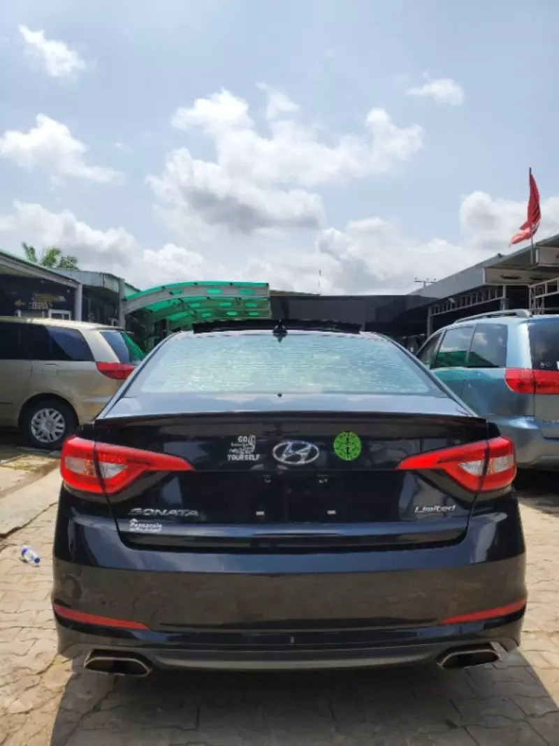 Hyundai Sonata   - 2015
