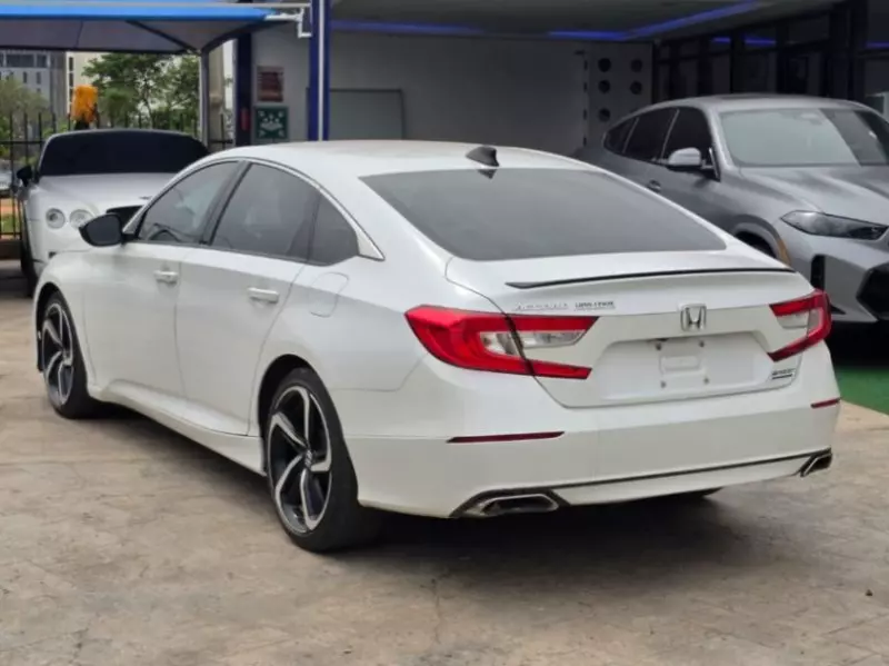 Honda Accord   - 2021