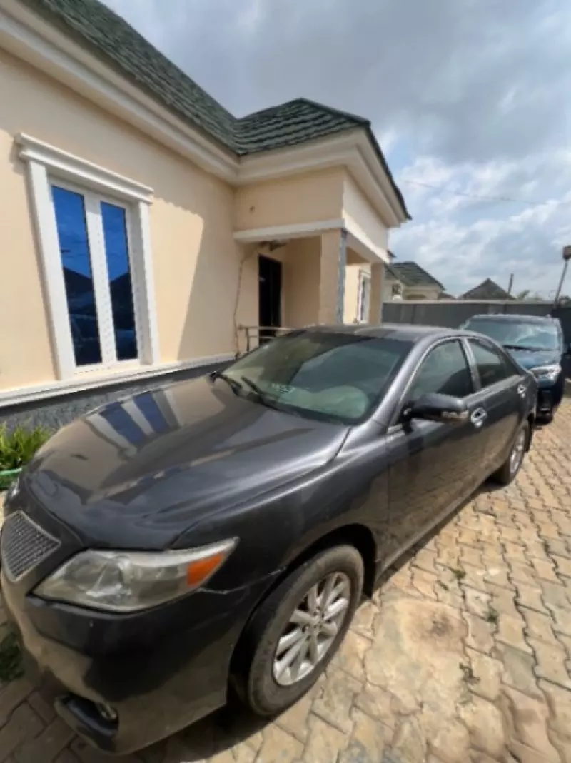 TOYOTA Camry - 2011