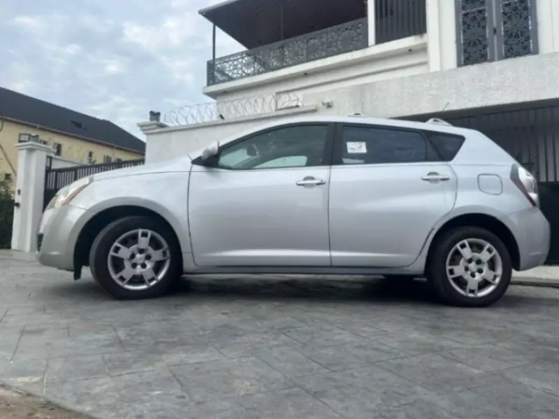 Pontiac Vibe   - 2009