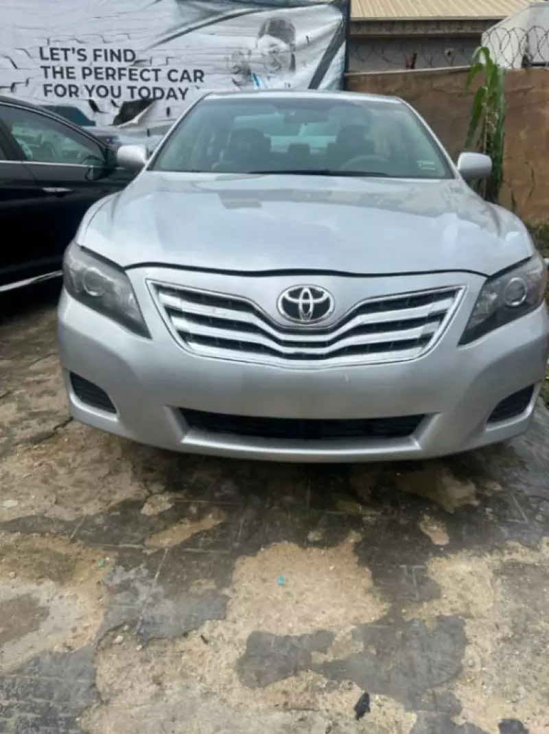 TOYOTA Camry   - 2010