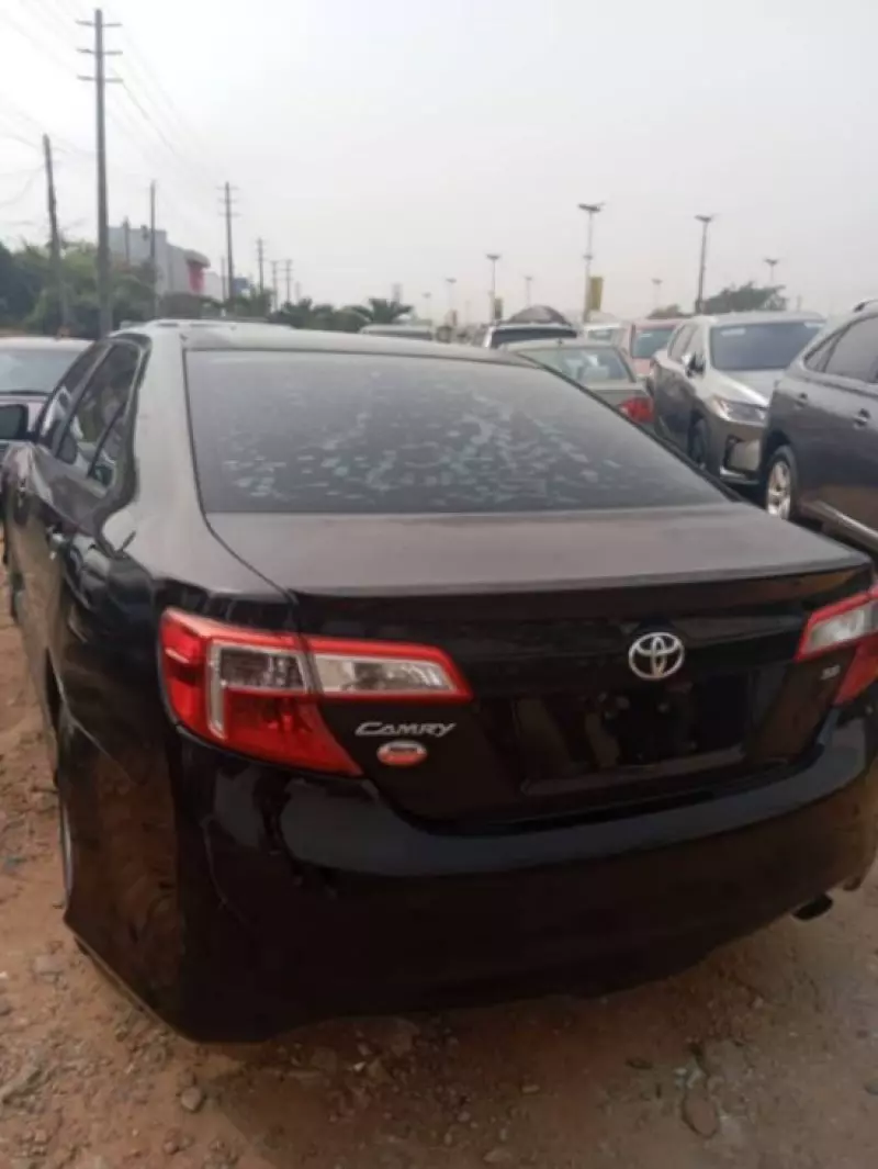 Toyota Camry   - 2013