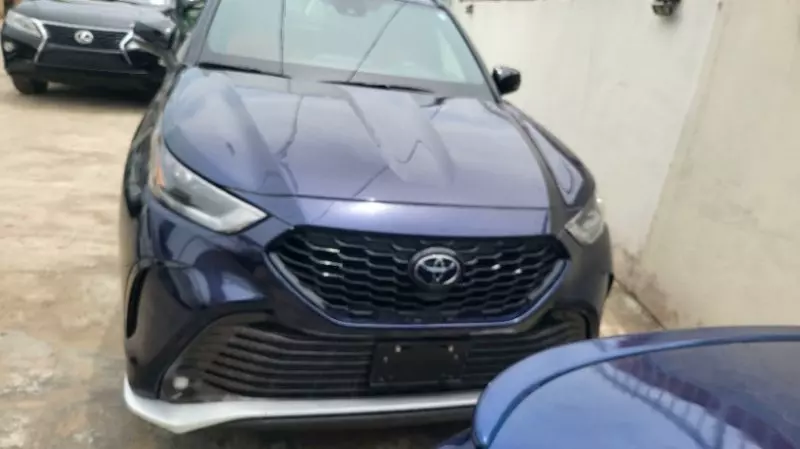 Toyota Highlander   - 2021