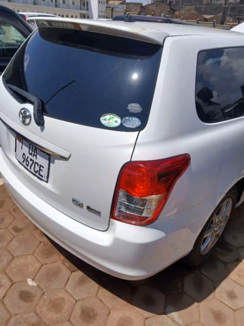 Toyota Fielder    - 2010