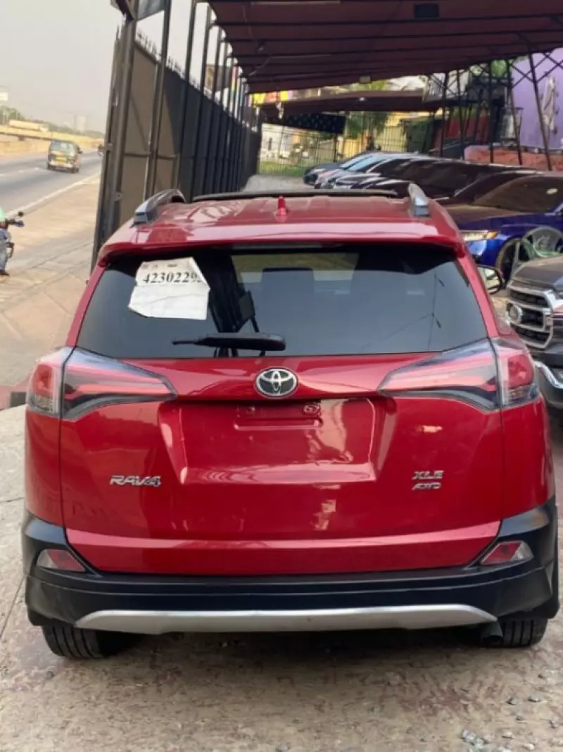 Toyota RAV 4   - 2017