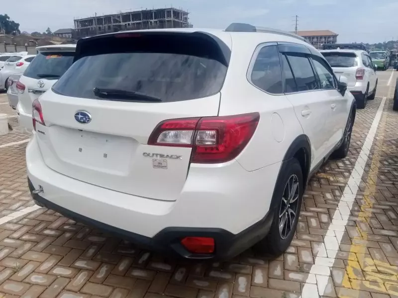 Subaru Outback   - 2016