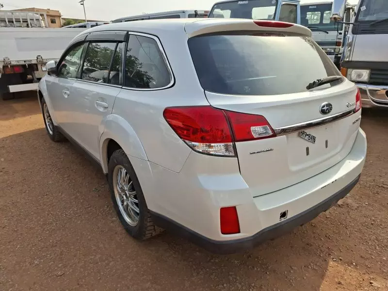 Subaru Outback   - 2011