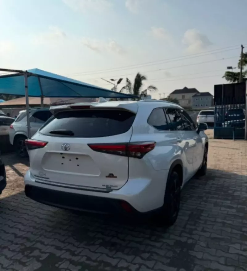 TOYOTA Highlander   - 2021