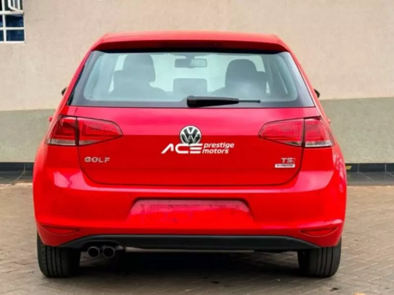 Volkswagen Golf   - 2016