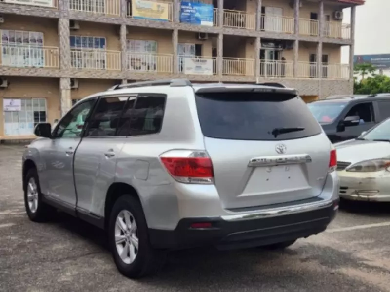 Toyota Highlander   - 2013