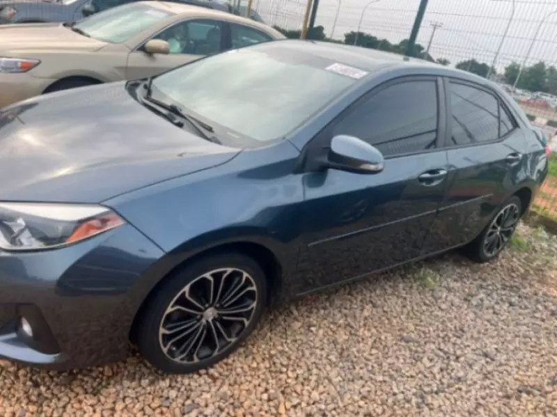 TOYOTA Corolla - 2015