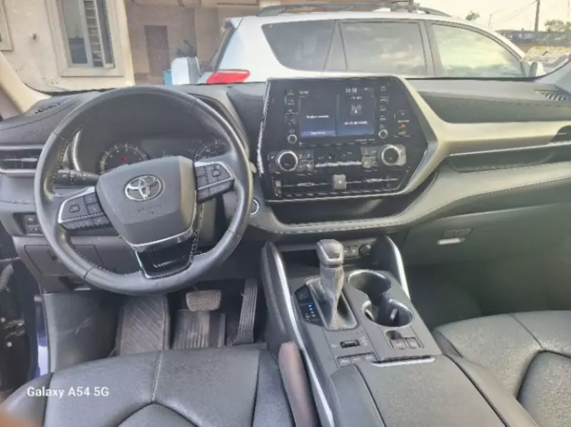 Toyota Highlander   - 2021