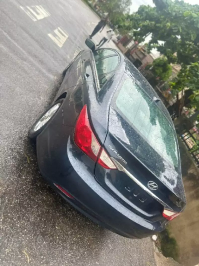 Hyundai Sonata   - 2011