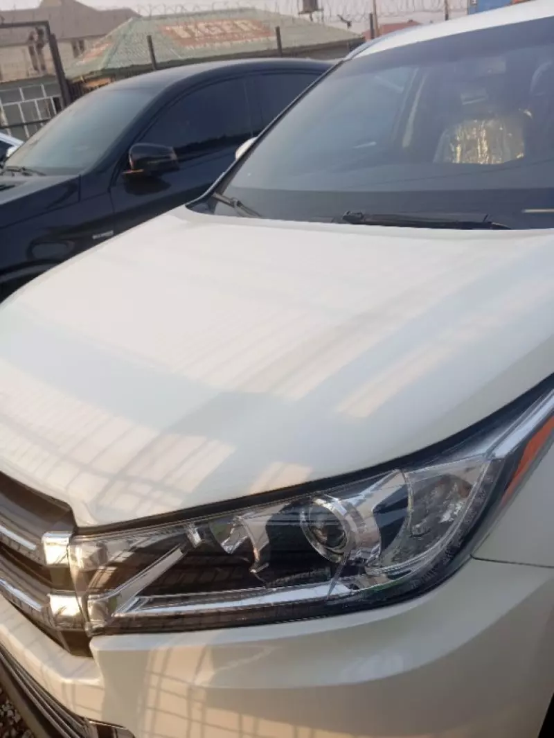 Toyota Highlander   - 2016