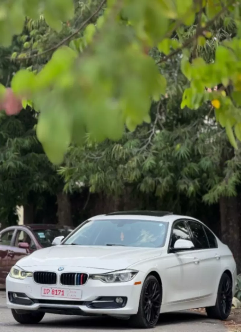 BMW 320i   - 2014