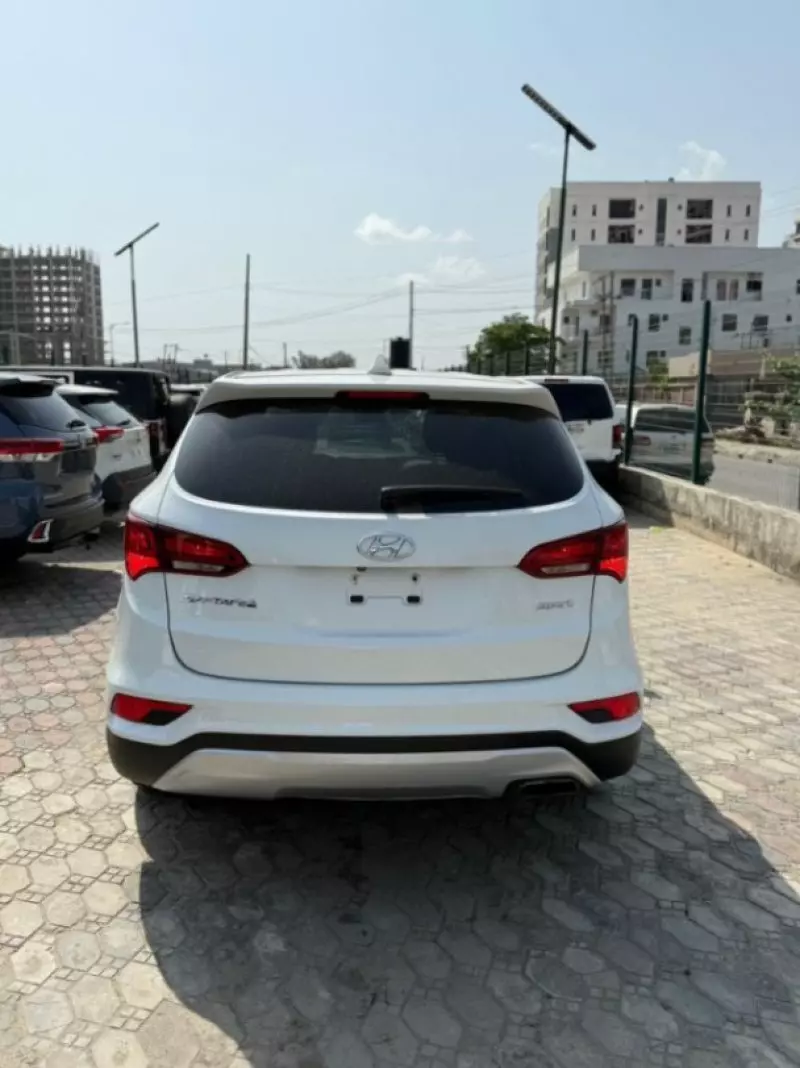 Hyundai Santa Fe   - 2017
