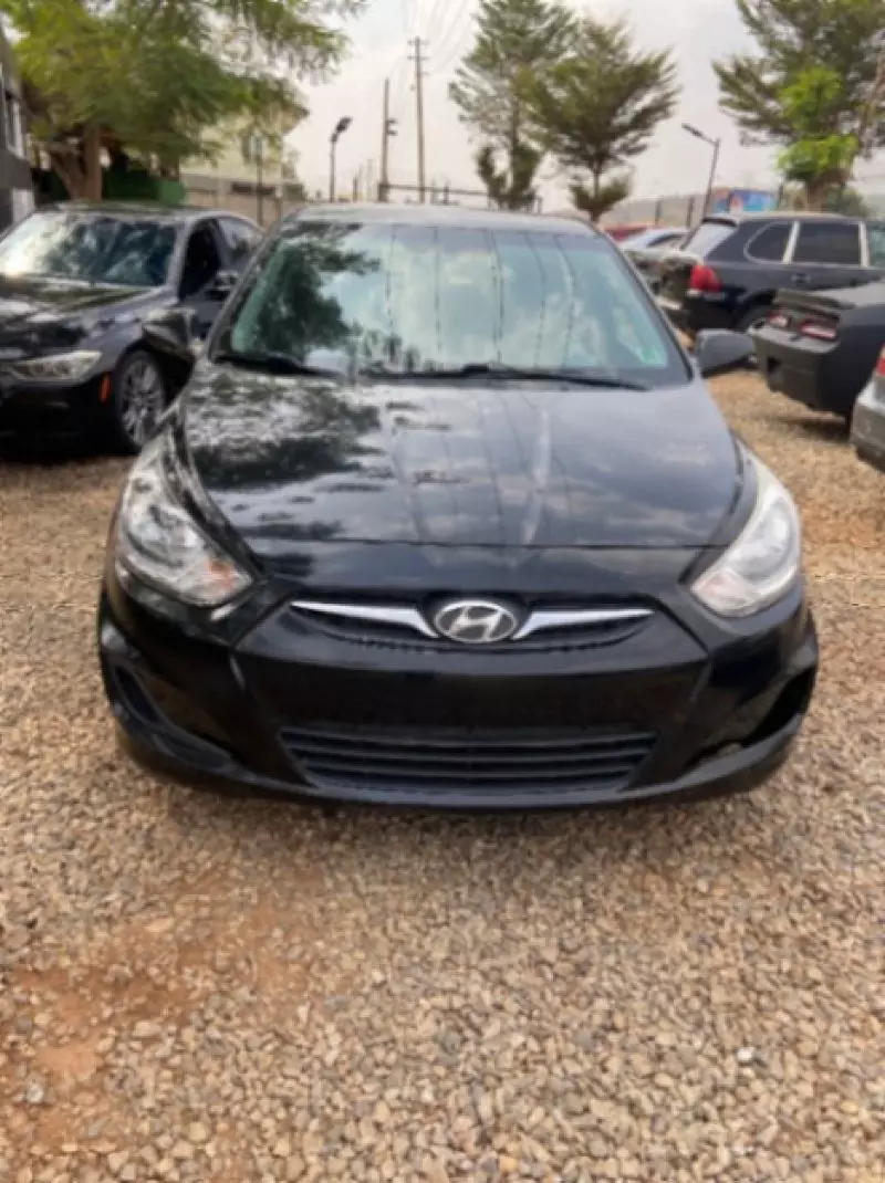 Hyundai Accent   - 2013