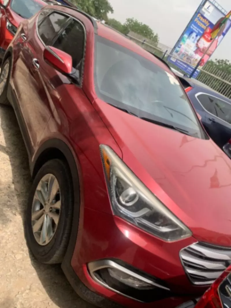 Hyundai Santa Fe   - 2017