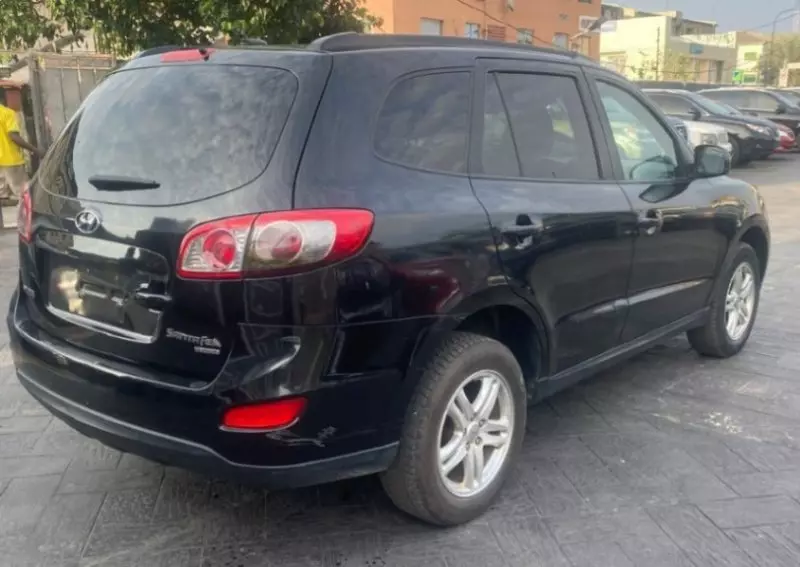 Hyundai Santa Fe   - 2010