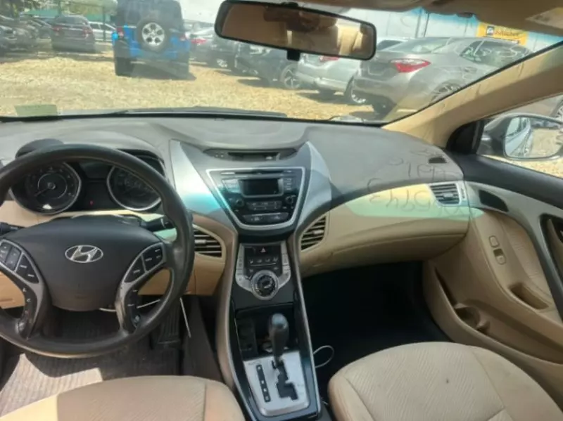Hyundai Elantra   - 2013