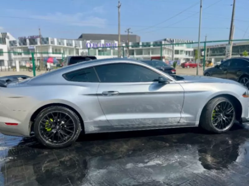 Ford Mustang   - 2021