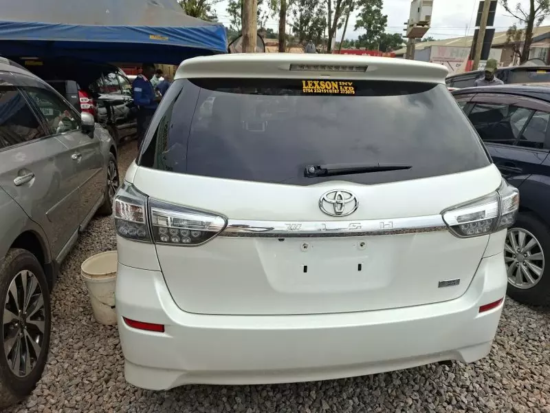 Toyota Wish   - 2012