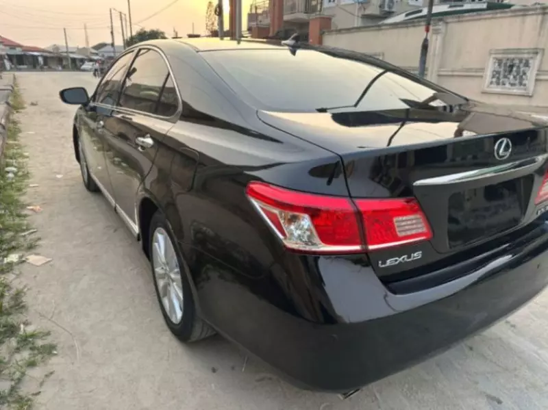 Lexus ES   - 2010