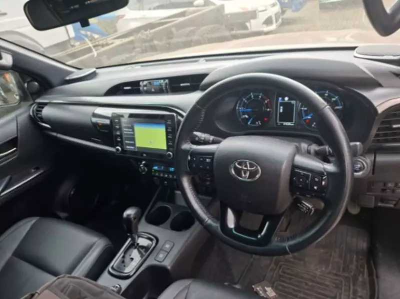 Toyota Hilux   - 2021