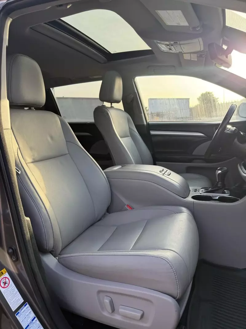 Toyota Highlander   - 2017