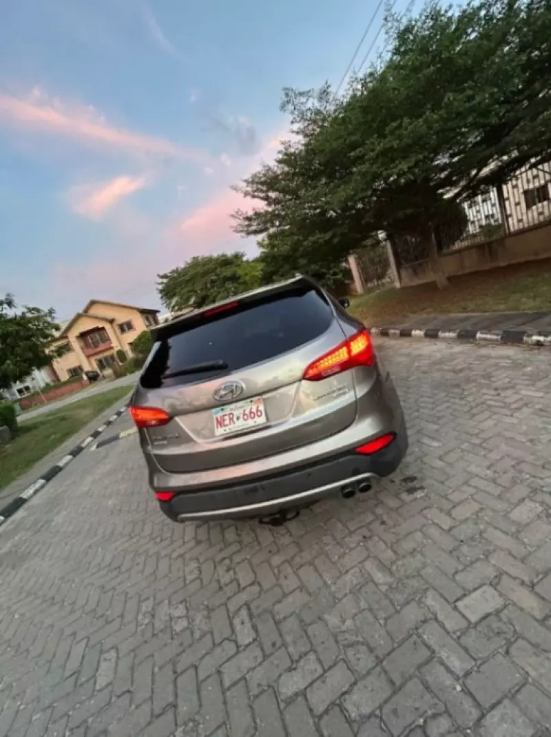 Hyundai Santa Fe   - 2014