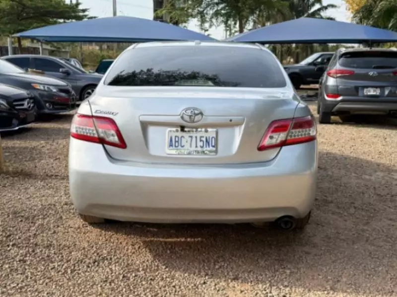 Toyota Camry   - 2011