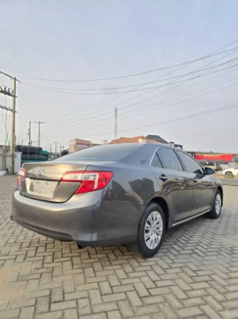 Toyota Camry   - 2012