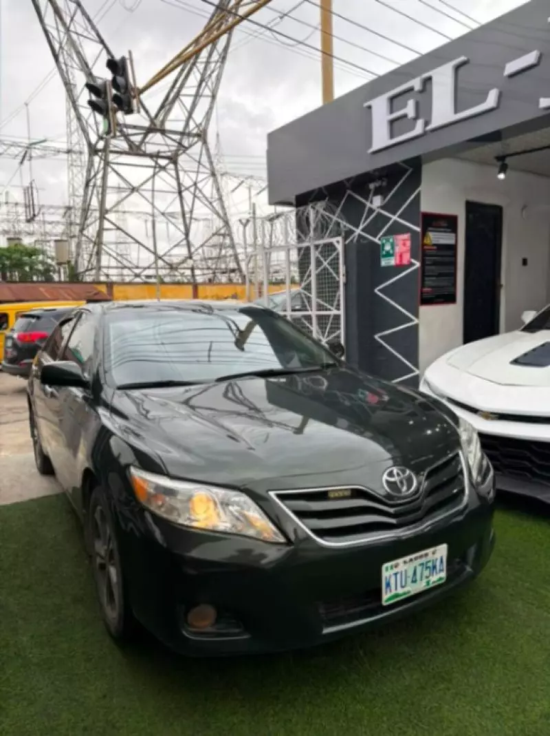 TOYOTA Camry - 2011