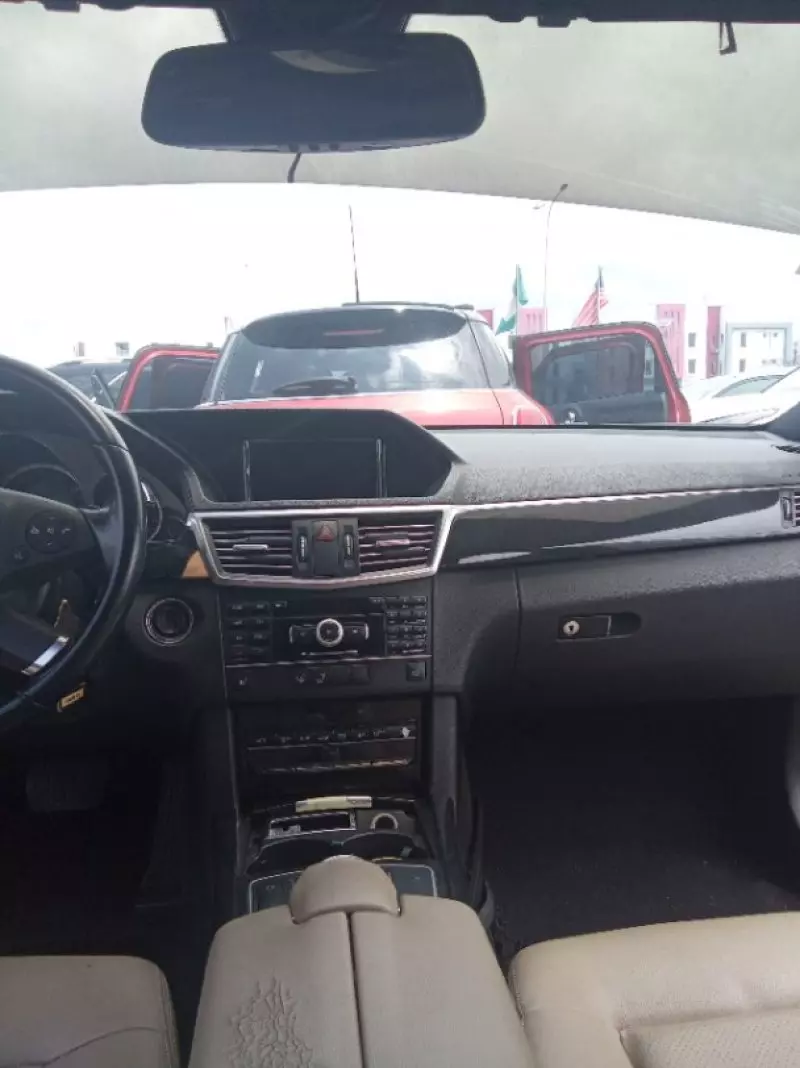 Mercedes-Benz E350   - 2011