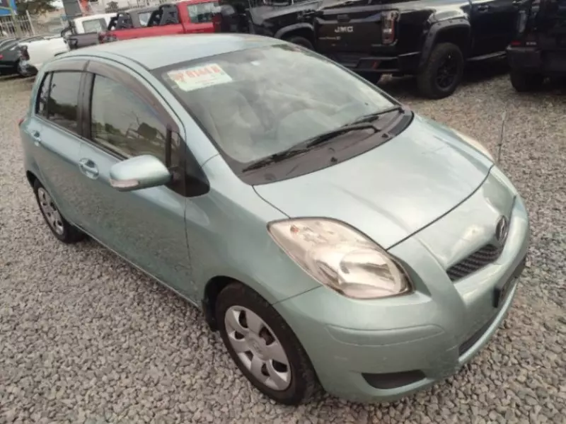 Toyota Vitz   - 2010