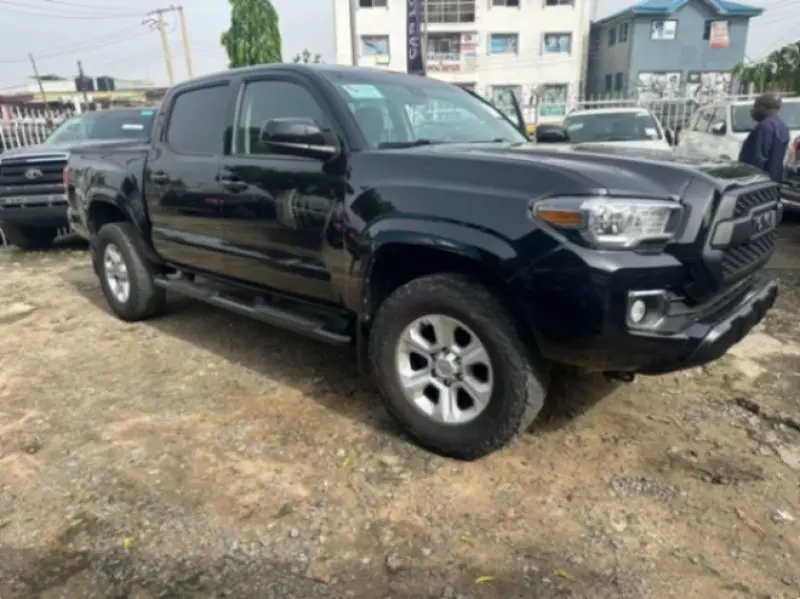 Toyota Tacoma   - 2018