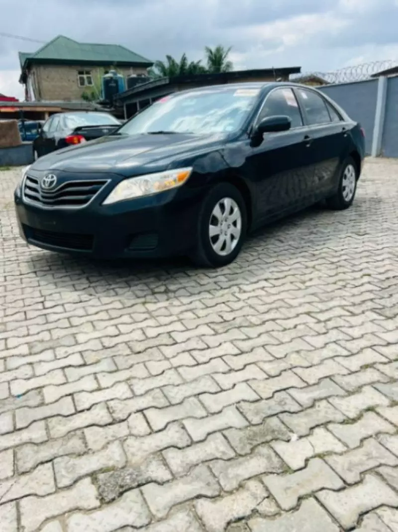 Toyota Camry   - 2010
