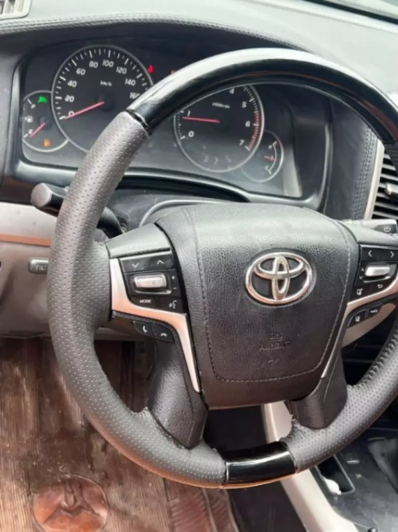 TOYOTA Prado   - 2010
