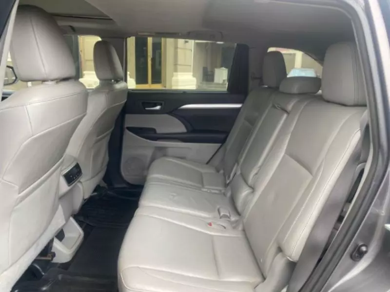 Toyota Highlander   - 2016