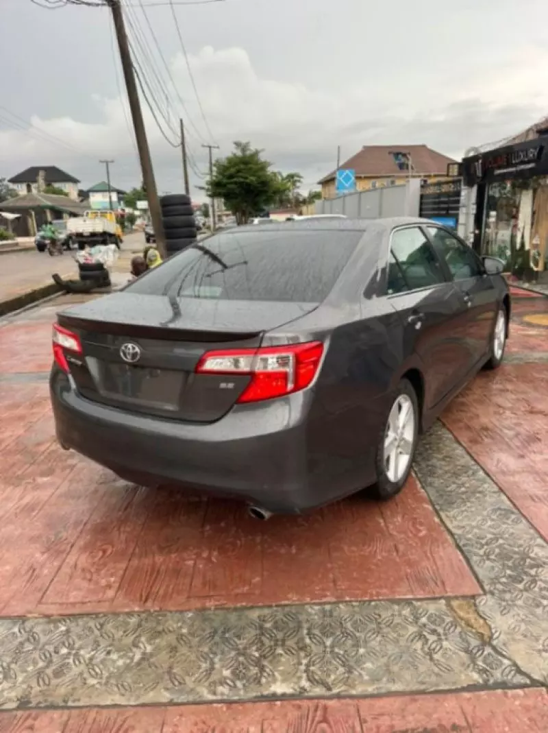 Toyota Camry   - 2012
