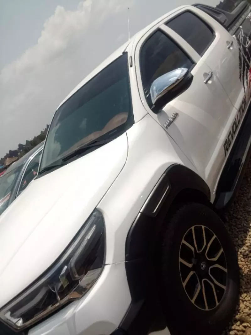 TOYOTA Hilux - 2010