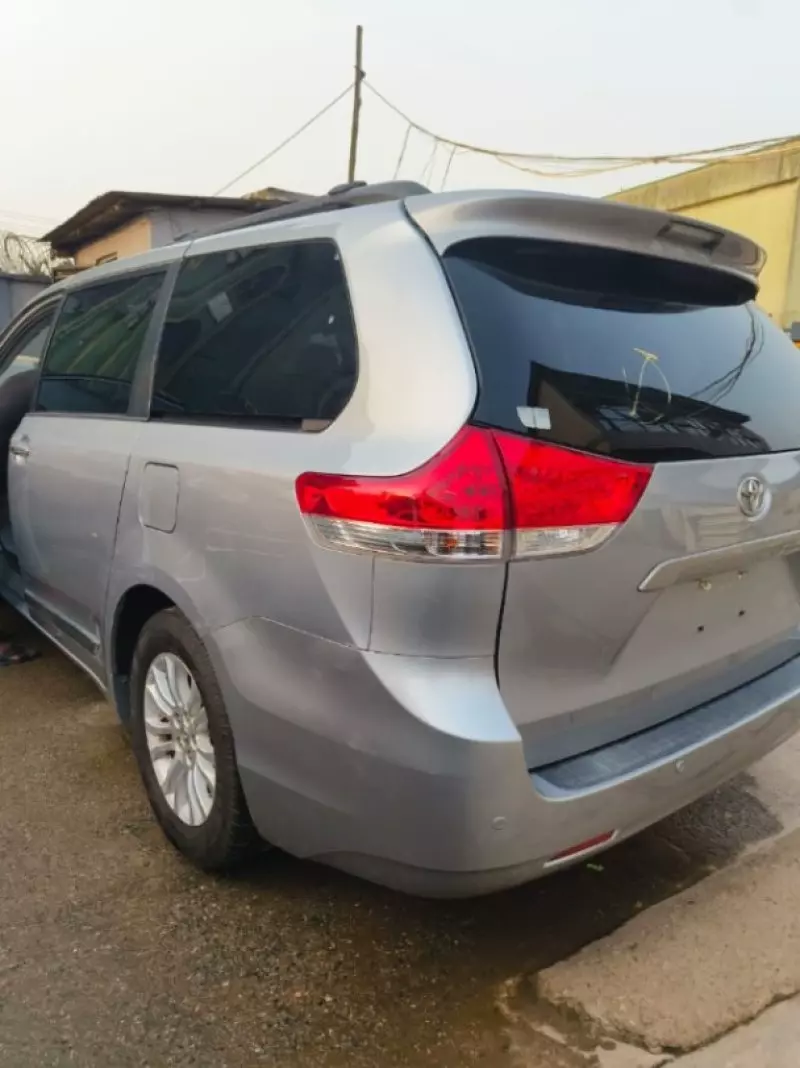 TOYOTA Sienna   - 2014
