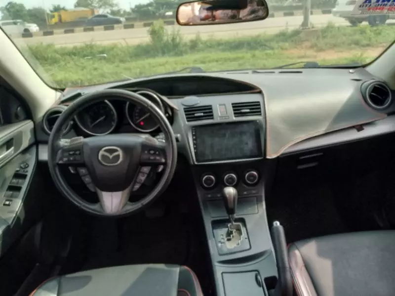 Mazda 3   - 2012