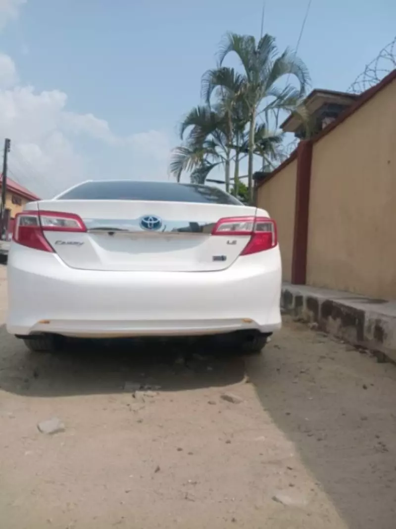Toyota Camry   - 2014