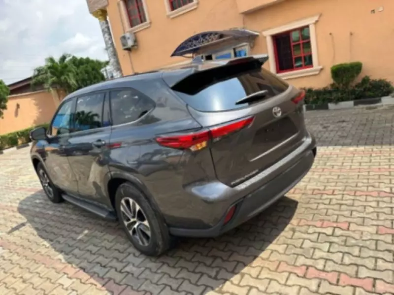 Toyota Highlander   - 2022