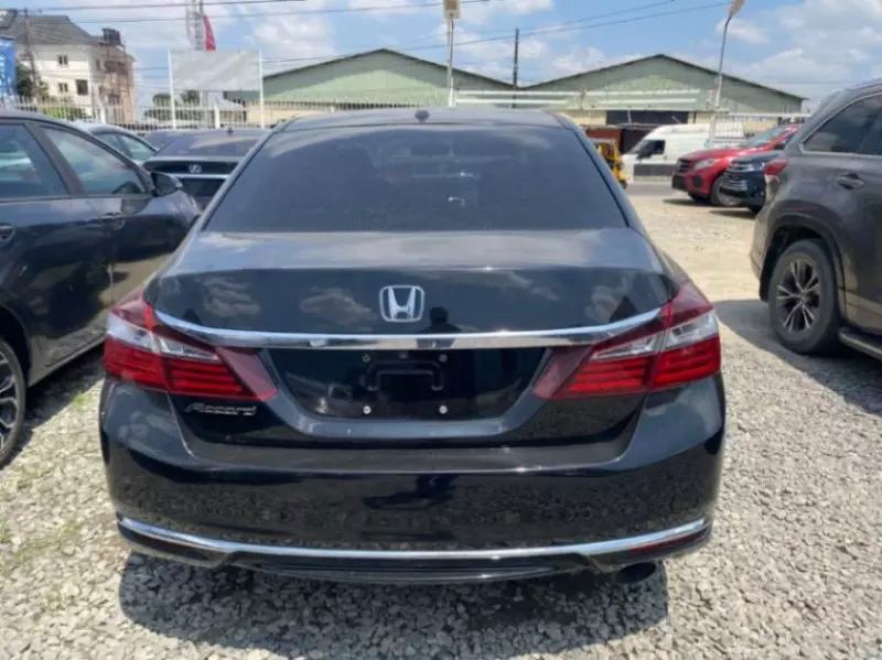 Honda Accord   - 2017