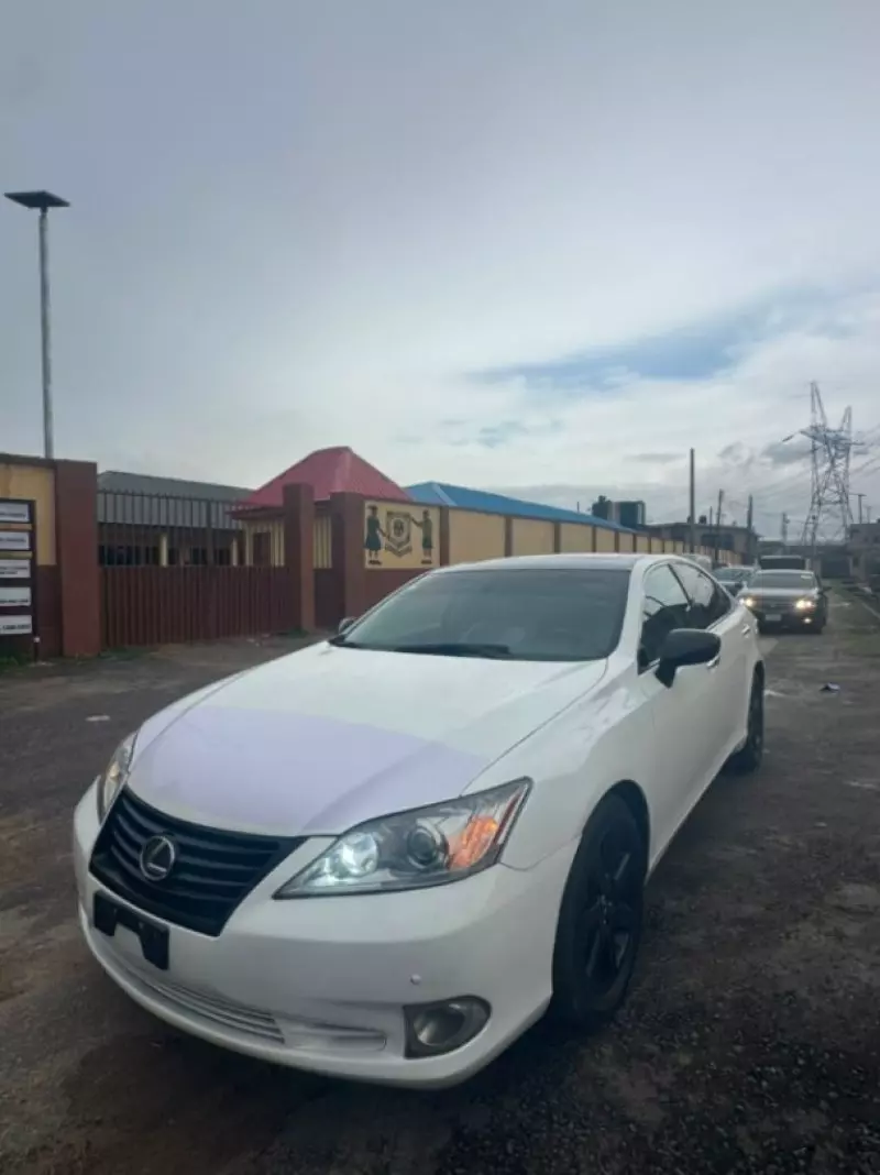 Lexus ES   - 2009